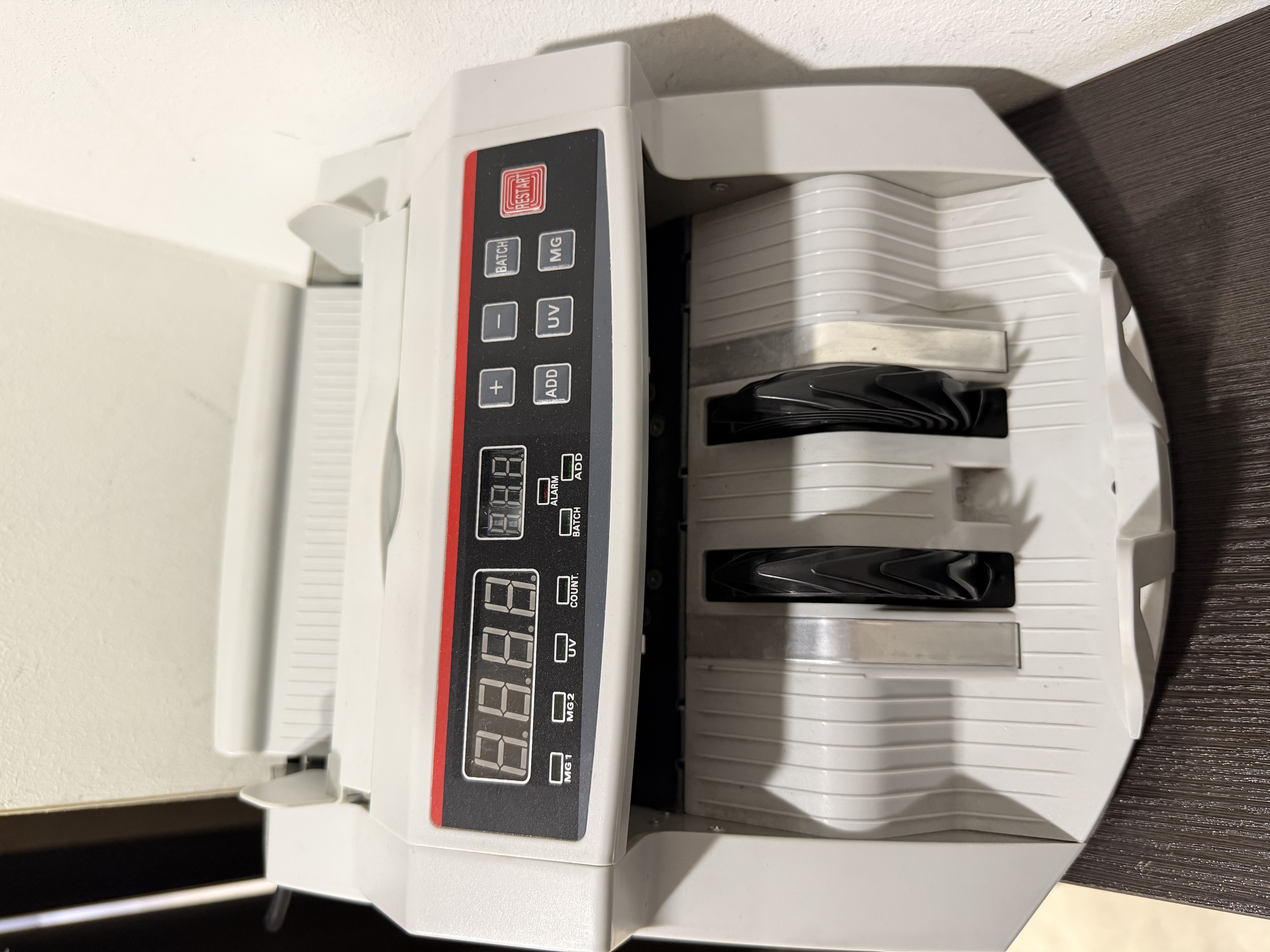 Лічильник готівки в офісі нотаріуса